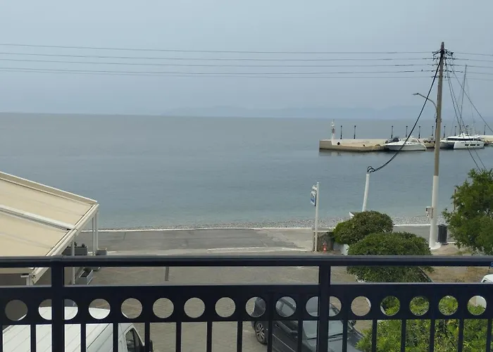 Kamvissis Hotell Tirós